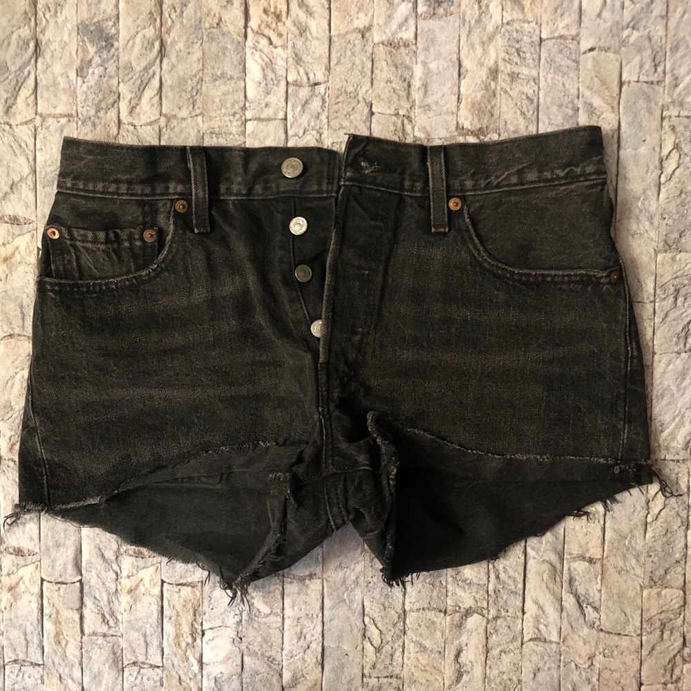 Levi’s high waisted black shorts